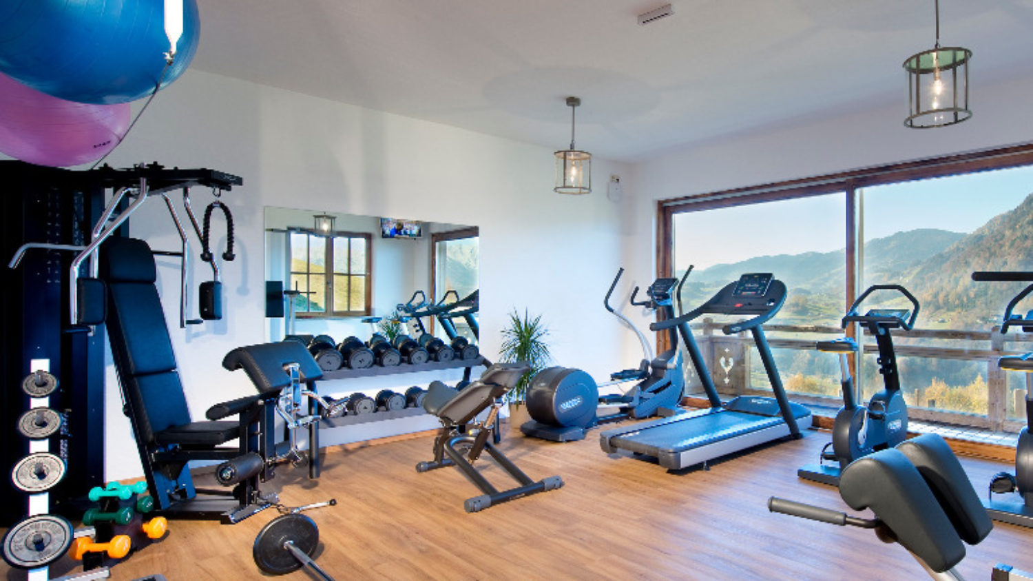 Feriendorf im Skigebiet 23 Chaletdorf in Österreich im Winterurlaub mit Sportstudio