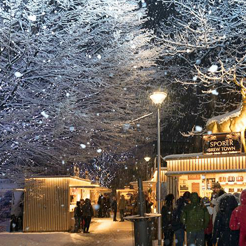 Lichtadvent im Hüttendorf BERGHERZ