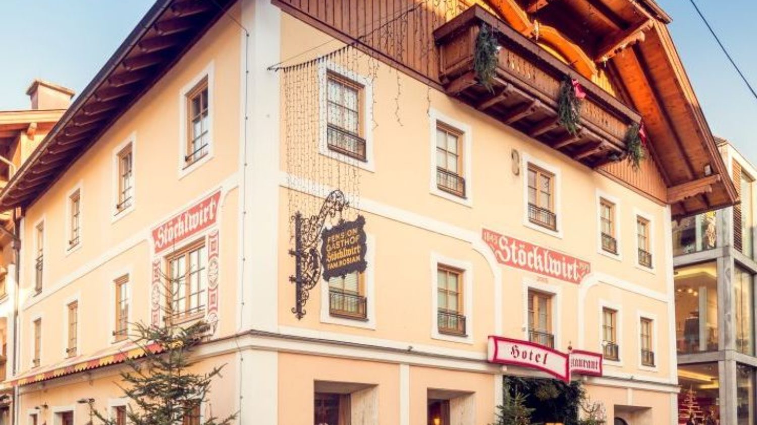 Stöcklwirt Restaurant in St Johann Almhütte BERGHERZ