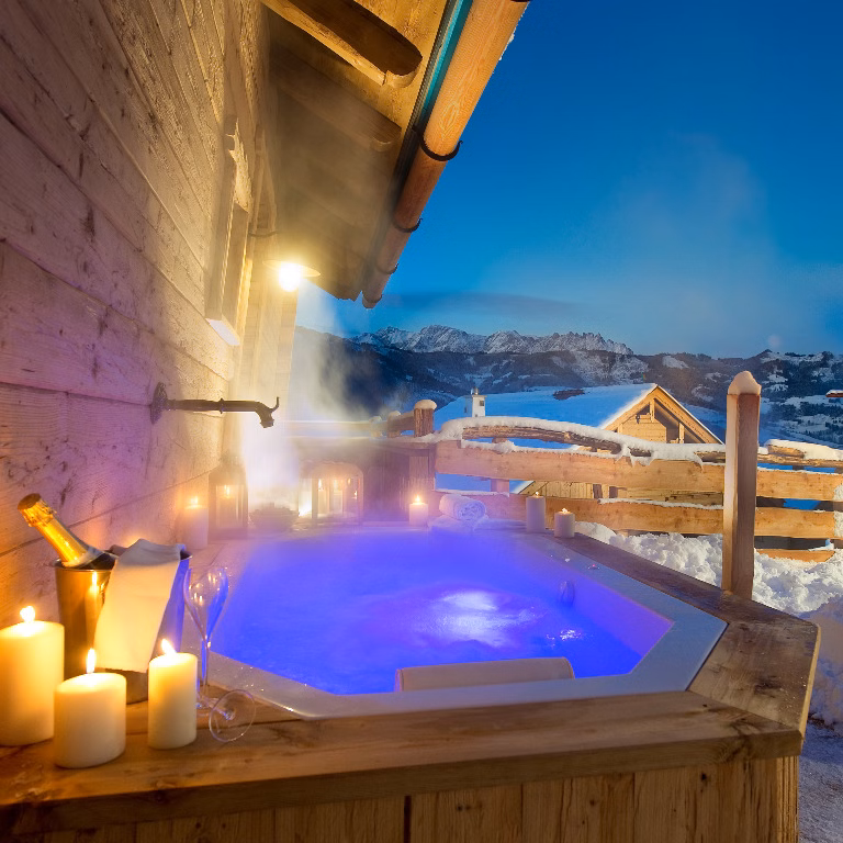 Bergchalet im Winter mit Whirlpool in Österreich