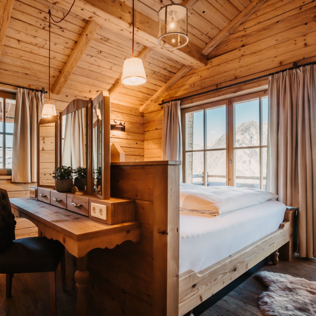 Chalet Auszeit mit Blick in die Berge - Bergchalet Schlafzimmer