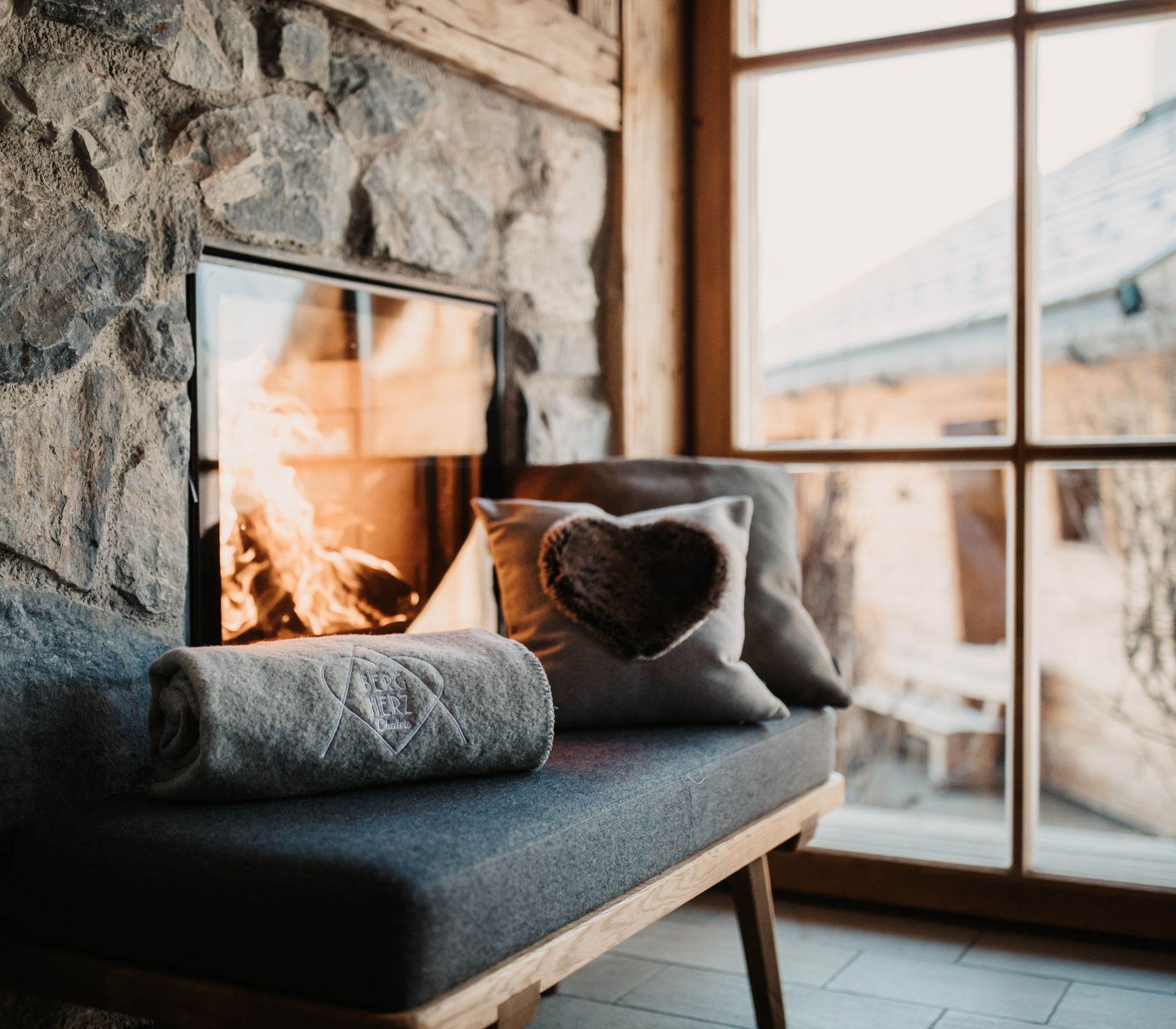 Chalet BERGHERZ mit Kamin an der Piste