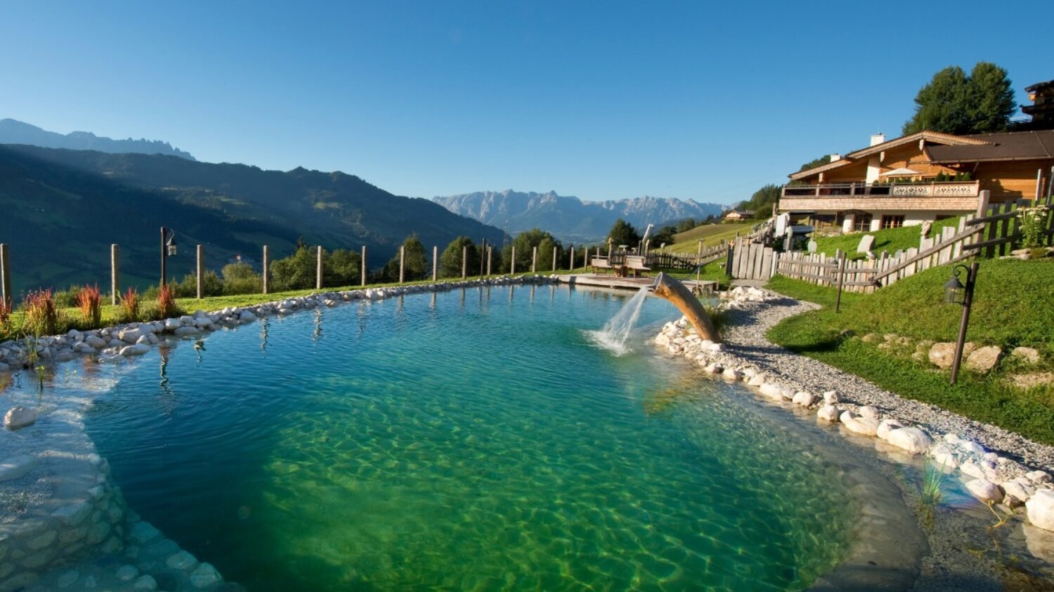 Almdorf BERGHERZ mit Badesee im Österreich