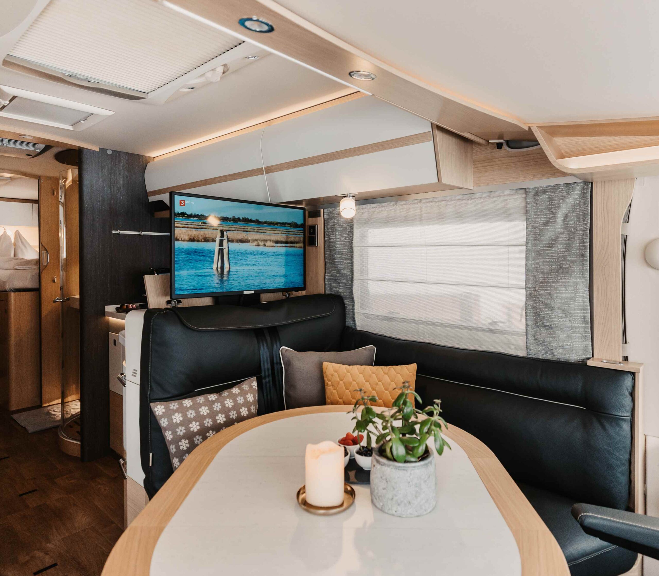 Luxus Camping Urlaub mit Suite und Hot Tub im Chaletdorf BERGHERZ