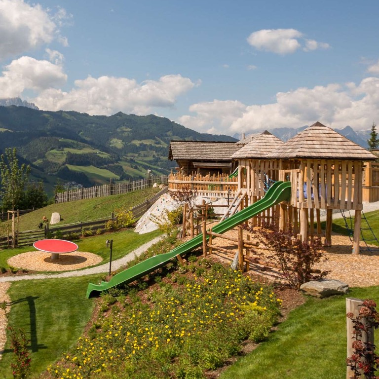 Familienurlaub Österreich - NEU für Kinder der Abenteuerspielplatz im Chaletdorf BERGHERZ im Salzburger Land