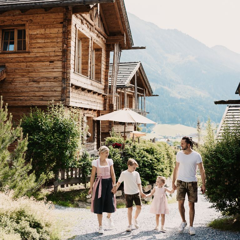 Chalets im Chaltedorf BERGHERZ - Familie im Urlaub im Sommer