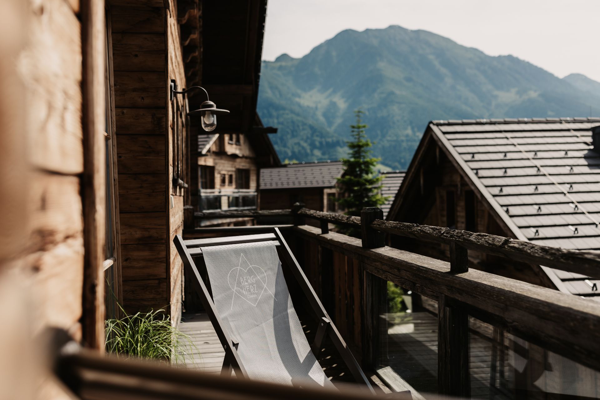 Luxus-Chalet mit Balkon im Chaletdorf BERGHERZ im Salzburger Land