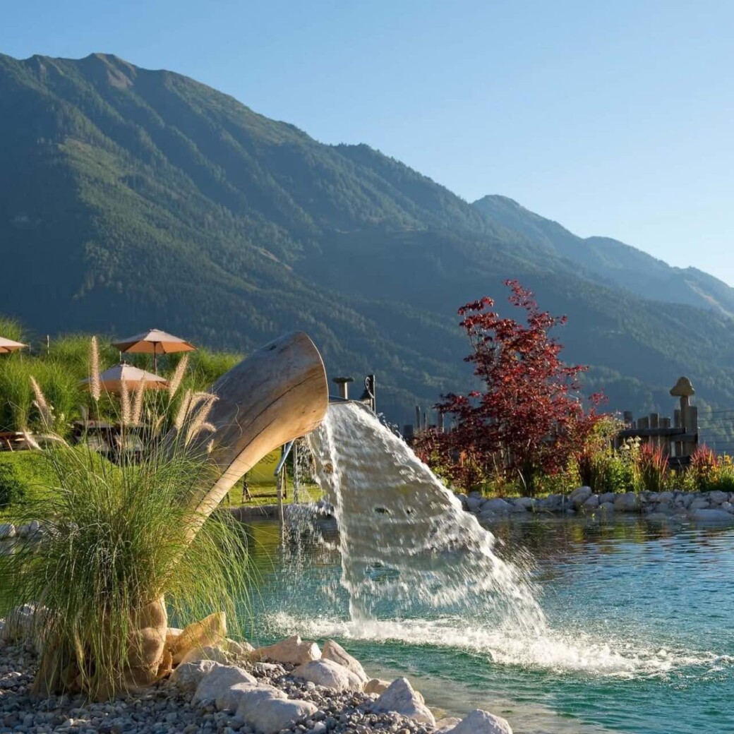Almdorf BERGHERZ – der schönste Badesee mit Relaxbuchten in Österreich - traumhafter Blick direkt in die Berge