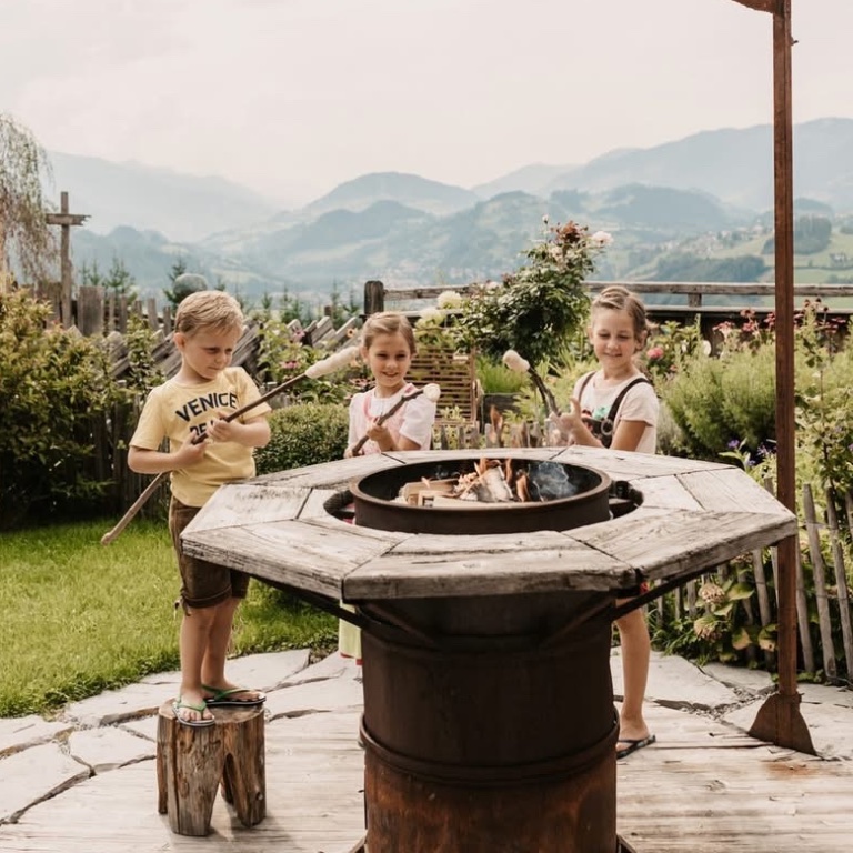 Almdorf BERGHERZ – Familienurlaub mit der Familie in Österreich