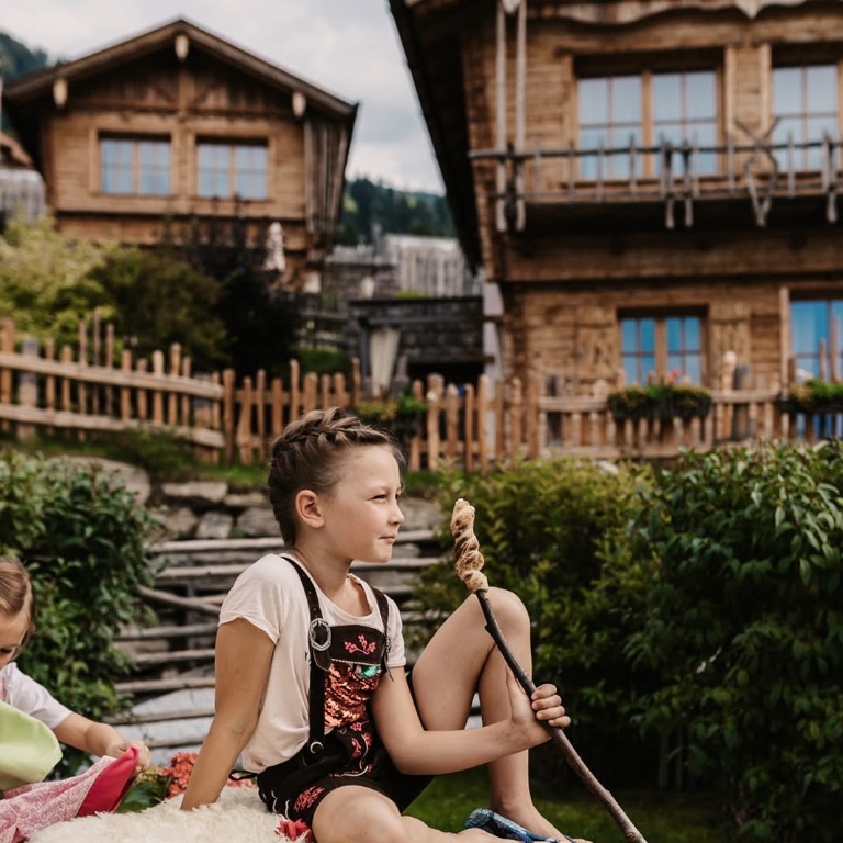 Almdorf BERGHERZ – Familienurlaub mit Kindern im Chalet in Österreich – Chalets für 4 – 8 Personen