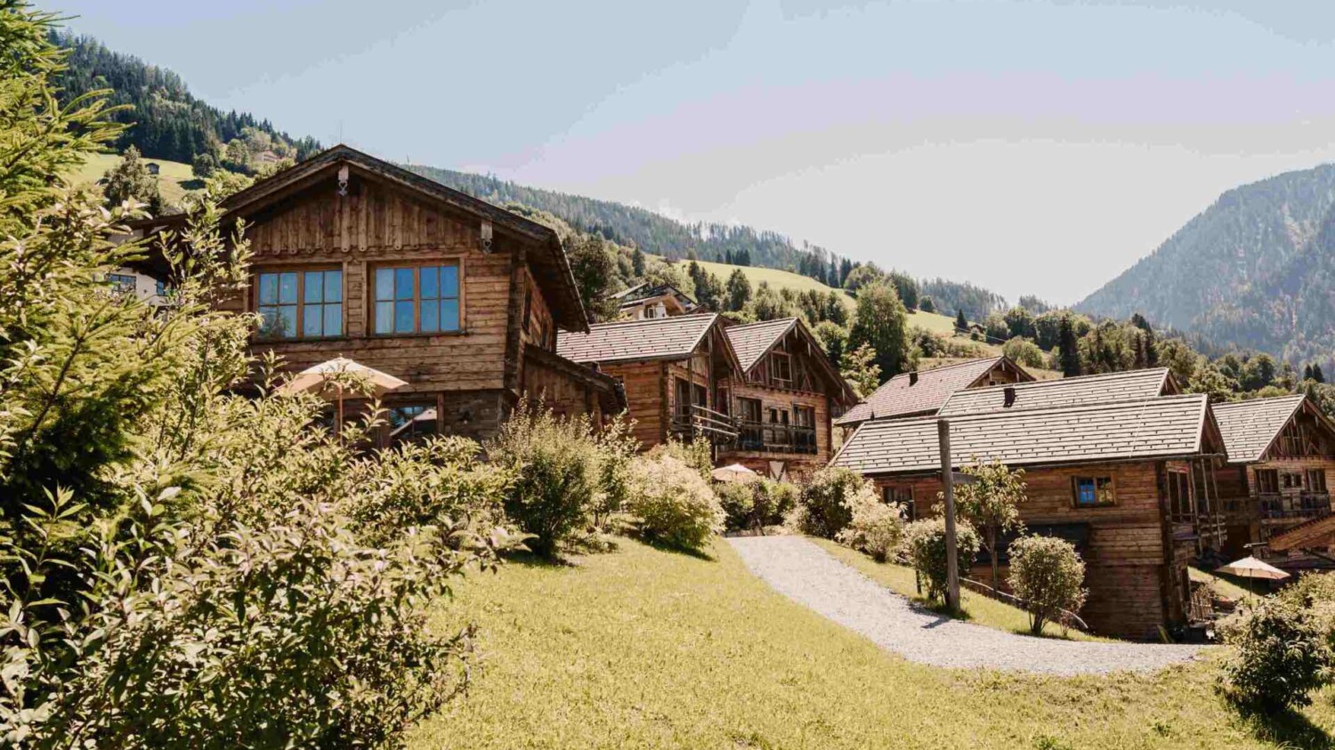 Chalets im Chaletdorf BERGHERZ in Österreich - traumhafte Lage direkt in den Bergen