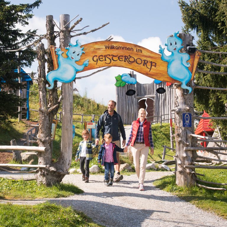 Geisterberg 9 Geisterberg in Alpendorf - Familie im Geisterdorf am Gernkogel – Alpendorf in St. Johann im Pongau in Österreich