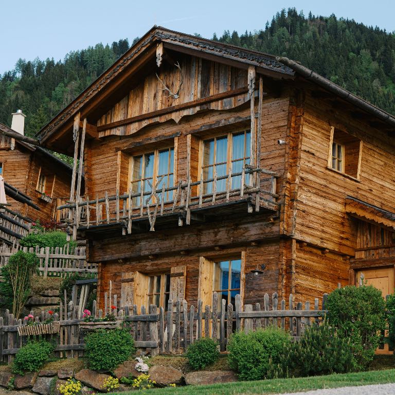 Luxus-Chalet in Österreich mieten - die schönsten Chalets für Familien im Salzburger Land - Chalet mit Sauna und Outdoor-Whirlpool