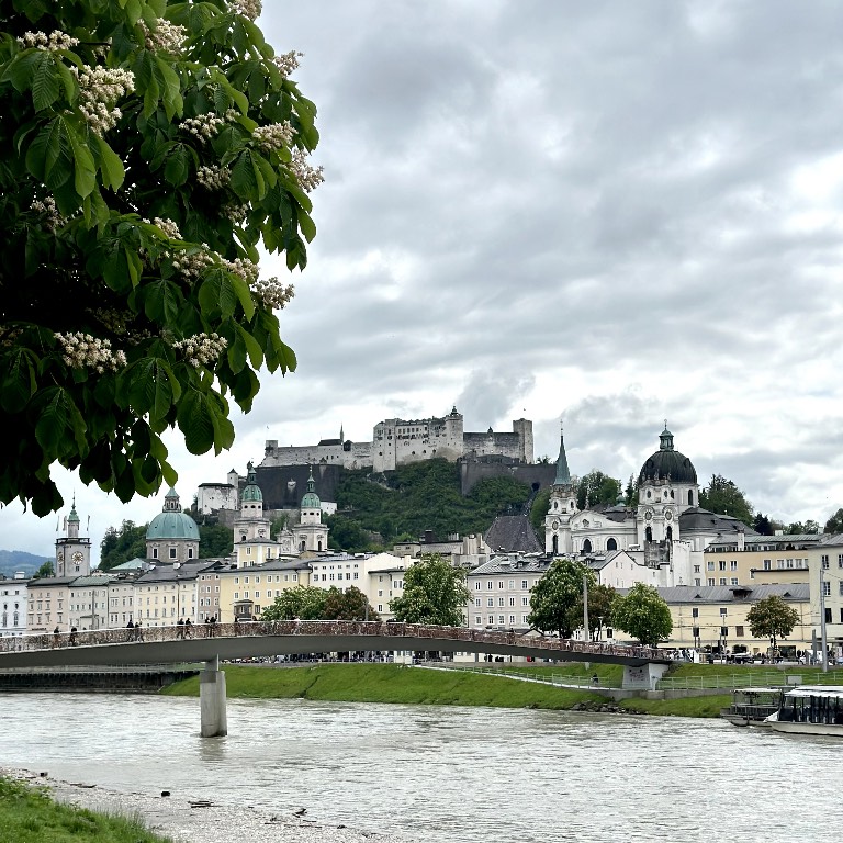 Stadt Salzburg - Kulturstadt und UNESCO Weltkulturerbe im Salzburger Land in Österreich - Fluss Salzach