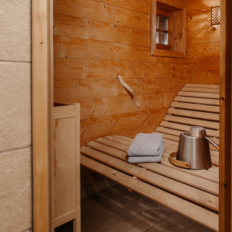 Luxus-Chalets mit Sauna und Whirlpool im Chaletdorf BERGHERZ im Salzburger Land in Österreich