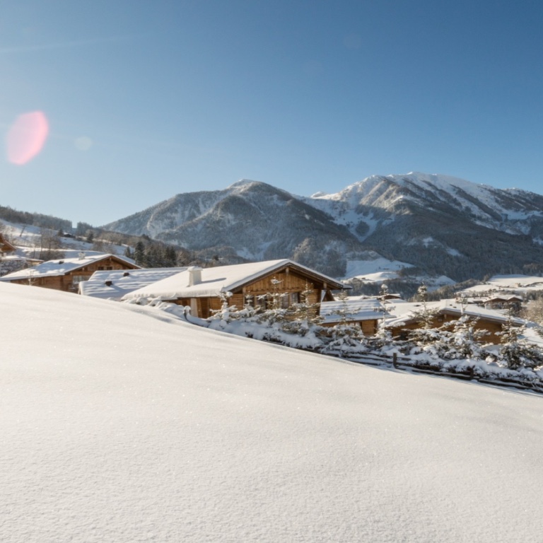 Chalets direkt im Skigebiet Ski amadé im Salzburger Land - die schönsten Chalets mit Outdoor-Whirlpool und Sauna im Chaletdorf BERGHERZ in Österreich.