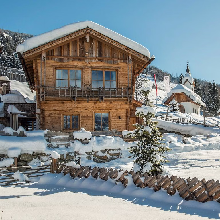 Chalet in Österreich direkt im Skigebiet Ski amadé - die schönsten Chalets zum Mieten im Salzburger Land direkt an der Skipiste – traumhafte Luxus-Chalets für 2 – 8 Personen mit Sauna und Outdoor-Whirlpool
