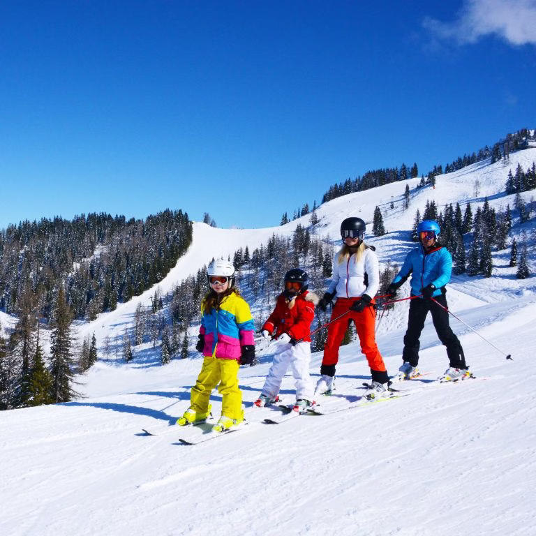 Skiurlaub mit der Familie in Österreich im Skigebiet Ski amadé - das schönste Skigebiet im Salzburger Land – traumhafte Pisten zum Skifahren und Snowboarden
