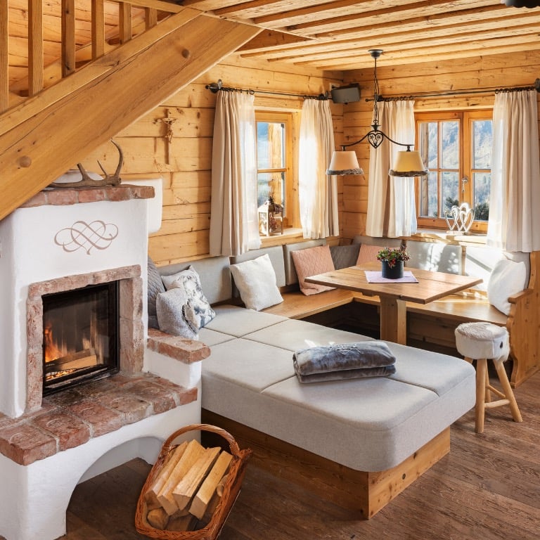 Kuschelchalet für 2 Personen mit Kamin, Sauna und Outdoor-Whirlpool – traumhafte romantische Lage direkt in den Bergen