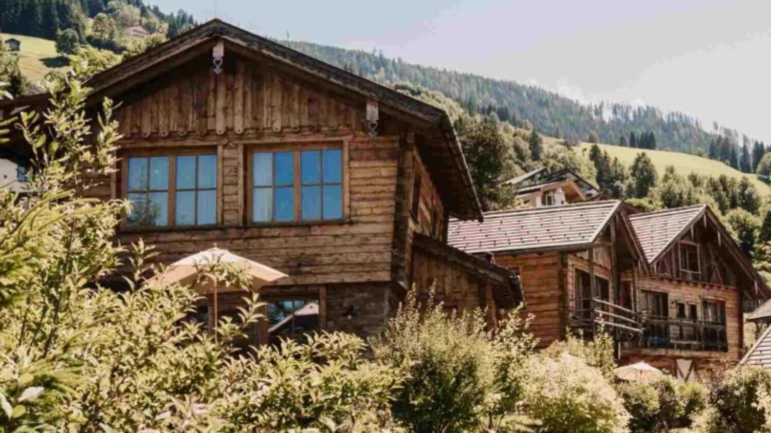 Dreamlike chalets in the BERGHERZ chalet village in Austria - a unique location directly in the mountains