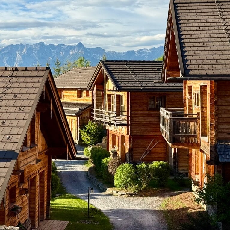Urlaub Österreich 19 Almdorf in Österreich – traumhafte Lage direkt in den Bergen im Salzburger Land. Chalets für 2 – 8 Personen.