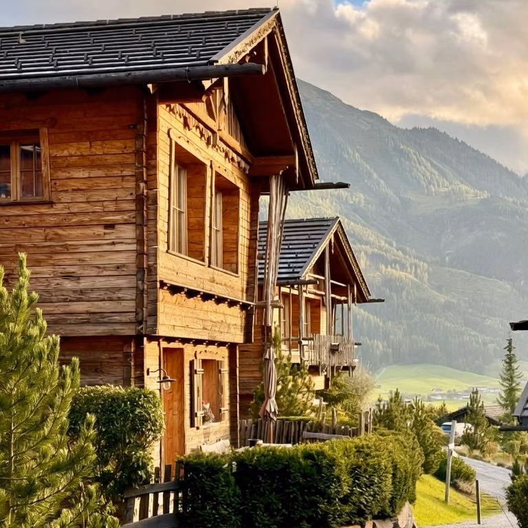 Almchalet mit Sauna und Outdoor-Whirlpool im Chaletdorf BERGHERZ in Alpendorf bei St. Johann im Pongau - Österreich